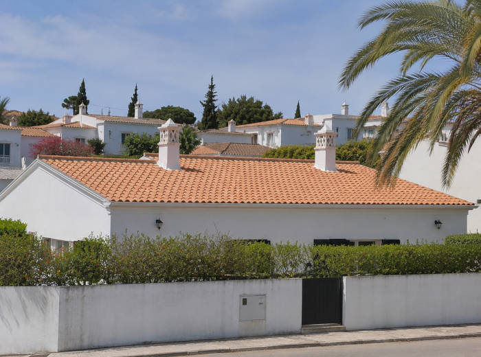 Moradia unifamiliar no Algarve com telhado lavado